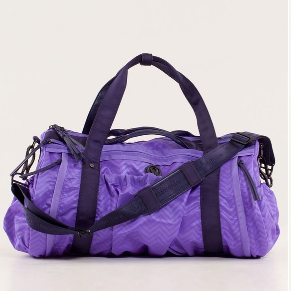 lululemon keep on running duffel